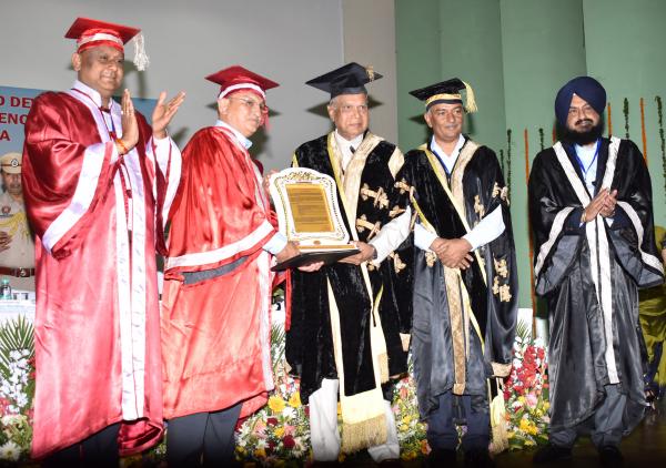 His Excellency, the Governor of Punjab, Vice Chancelor, Registrar and President of VCI awarded the Honorary Degree to Sh. Tarun Shridhar, Retired IAS